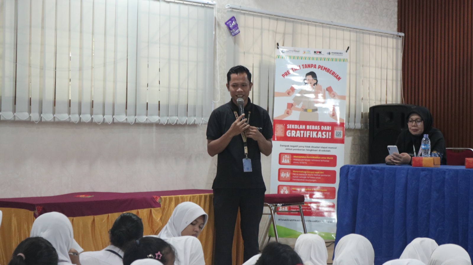 Roadshow Workshop Membaca Ke SMP Negeri 209 Jakarta